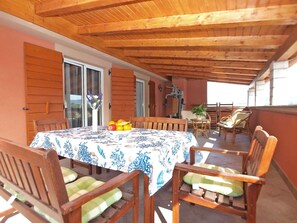 تناول الطعام بالخارج