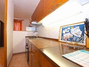 Fridge, oven, stovetop, coffee/tea maker - Holiday apartment with air conditioning (Banjole)