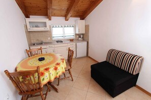 Dining - Holiday apartment with balcony and air conditioning (Rovinj)