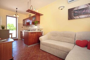 TV - Holiday apartment with air conditioning (Matohanci)