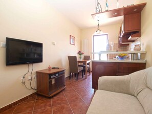 TV - Holiday apartment with air conditioning (Matohanci)
