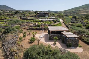Property grounds - Dammuso Gharb - Rekhale Estate  (Pantelleria)