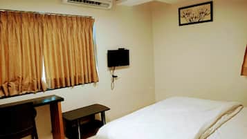 Double Room | Desk, free WiFi