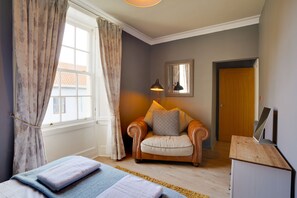 2 bedrooms, in-room safe, travel cot, free WiFi