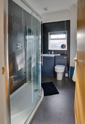 Dusche, Handtücher, Seife, Toilettenpapier