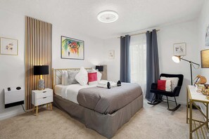 2 bedrooms, iron/ironing board, WiFi, bed sheets - Ocean glimpse from the patio (Pacifica)