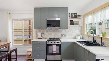 Refrigerador, microondas, horno, placa de cocina