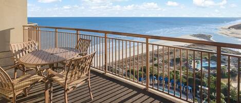 屋外ダイニングエリア