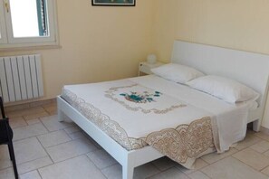 3 chambres, fer et planche à repasser, Wi-Fi, draps fournis