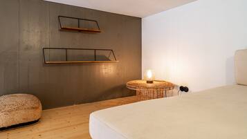 Comfort Maisonette Loft | Individually decorated, individually furnished, desk, laptop workspace