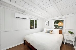 2 bedrooms, travel crib, free WiFi, bed sheets