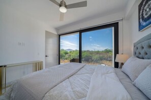 2 室のベッドルーム、デスク、WiFi、ベッドシーツ