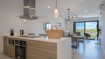 Kühlschrank, Ofen, Herdplatte, Geschirrspüler