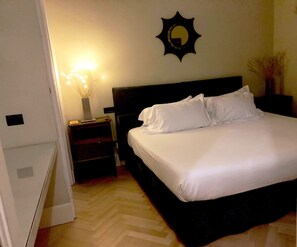 2 slaapkamers, een kluis op de kamer, een bureau