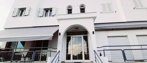 Mặt tiền nơi lưu trú