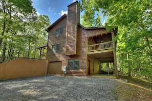 Exterior - Immerse in Nature at this family-sized, pet-friendly cabin in Ellijay. Enjoy hot tub, firepit, foosball, WiFi, and endless outdoor adventures (Ellijay)
