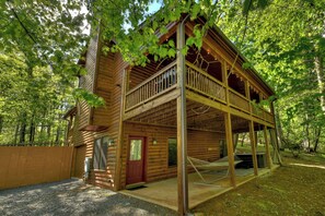 Exterior - Immerse in Nature at this family-sized, pet-friendly cabin in Ellijay. Enjoy hot tub, firepit, foosball, WiFi, and endless outdoor adventures (Ellijay)