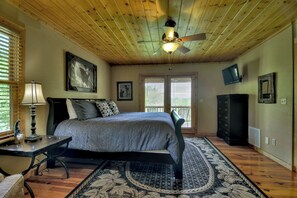 2 室のベッドルーム、アイロン / アイロン台、WiFi (無料)、ベッドシーツ