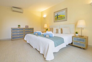 7 bedrooms, iron/ironing board, free WiFi, bed sheets