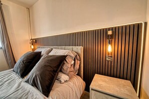 1 habitación, tabla de planchar con plancha, cuna de viaje y wifi 