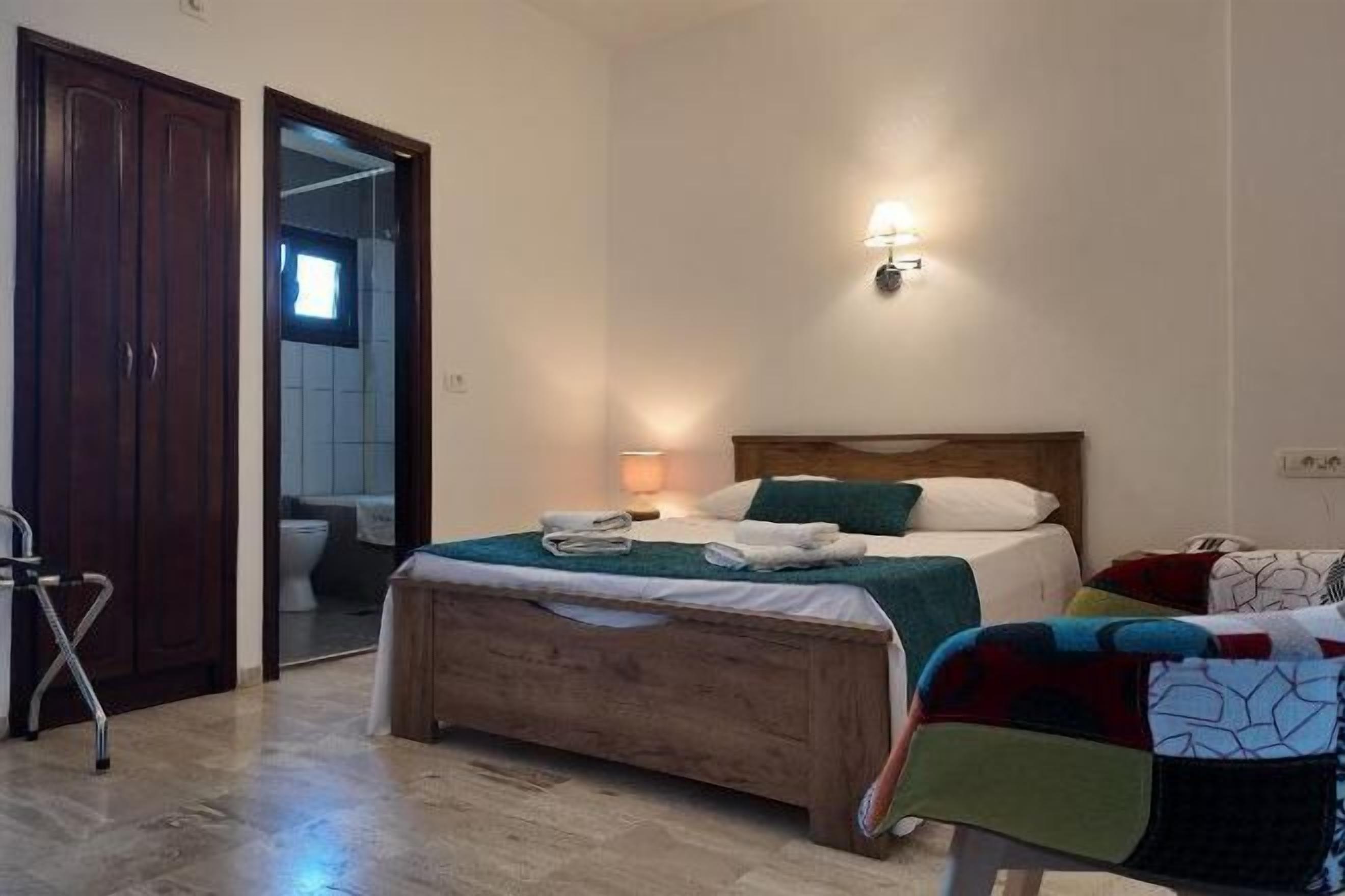 Ferros/tábuas de passar roupa, Wi-Fi de cortesia, roupa de cama