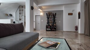 Lobby sitting area - Marybill (Santorini)