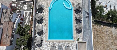 Piscine extérieure (ouverte en saison)