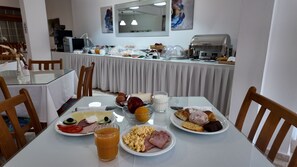 Free daily buffet breakfast - Marybill (Santorini)