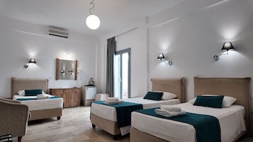 Quarto quádruplo standard | Ferros/tábuas de passar roupa, Wi-Fi de cortesia, roupa de cama