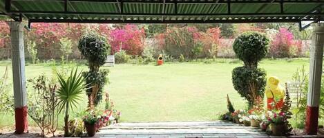 Deluxe Double Room | Garden view
