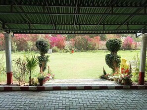 Deluxe Double Room | Garden view - Pakistan Club Inn Hotel (Sukkur)