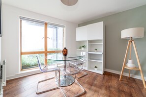 Apartment | Essbereich im Zimmer