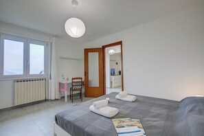 1 bedroom, free WiFi, bed sheets - Zio Enry Garden Orta Lake (Armeno)