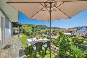 Outdoor dining - Zio Enry Garden Orta Lake (Armeno)