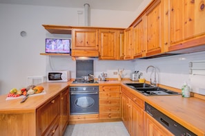 Køleskab, mikrobølgeovn, ovn, kogeplade