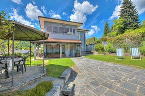 Family Apartment, Multiple Bedrooms, Mountainside (Zio Enry Terrace Apartment Orta Lake) | Outdoor dining