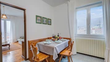 Departamento familiar, varias habitaciones (Zio Enry Terrace Apartment Orta Lake) | Restaurantes