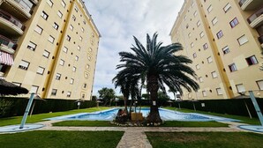 A residential building with a swimming pool and palm trees. - A1040 - First line of the sea in El Torres beach (Villajoyosa)