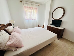 Ferros/tábuas de passar roupa, Wi-Fi de cortesia, roupa de cama