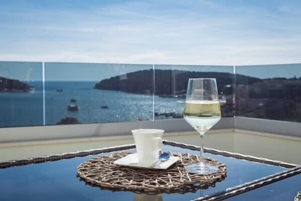 Outdoor dining - Luxury apartment Anto with sea view and balcony (Banjole)