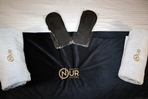 Rom – basic | Safe på rommet, blendingsgardiner, lydisolert og strykejern/-brett