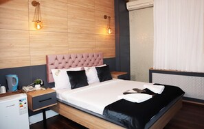 Basic Room | In-room safe, blackout drapes, soundproofing, iron/ironing board - GRAND ONUR HOTEL ŞİŞLİ (Istanbul)
