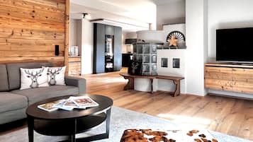 Nhà gỗ có thiết kế đặc sắc | Khu phòng khách | TV màn hình phẳng