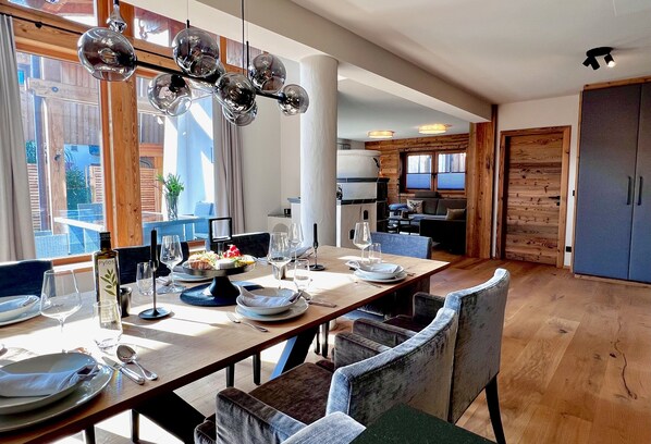 Chalet Desain | Makan di kamar