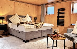 Alpehytte – design | 5 soverom, skrivebord, strykejern/-brett og wi-fi (inkludert)