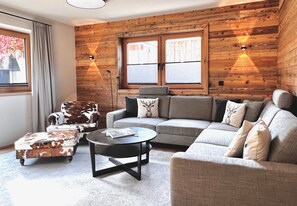 Chalet Desain | Ruang keluarga | TV layar datar