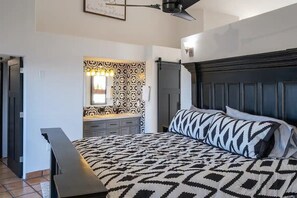 4 habitaciones, tabla de planchar con plancha, wifi y ropa de cama 