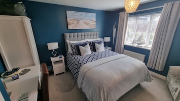 Bedroom 1 - Executive Double Room with Kingsize Bed (1)