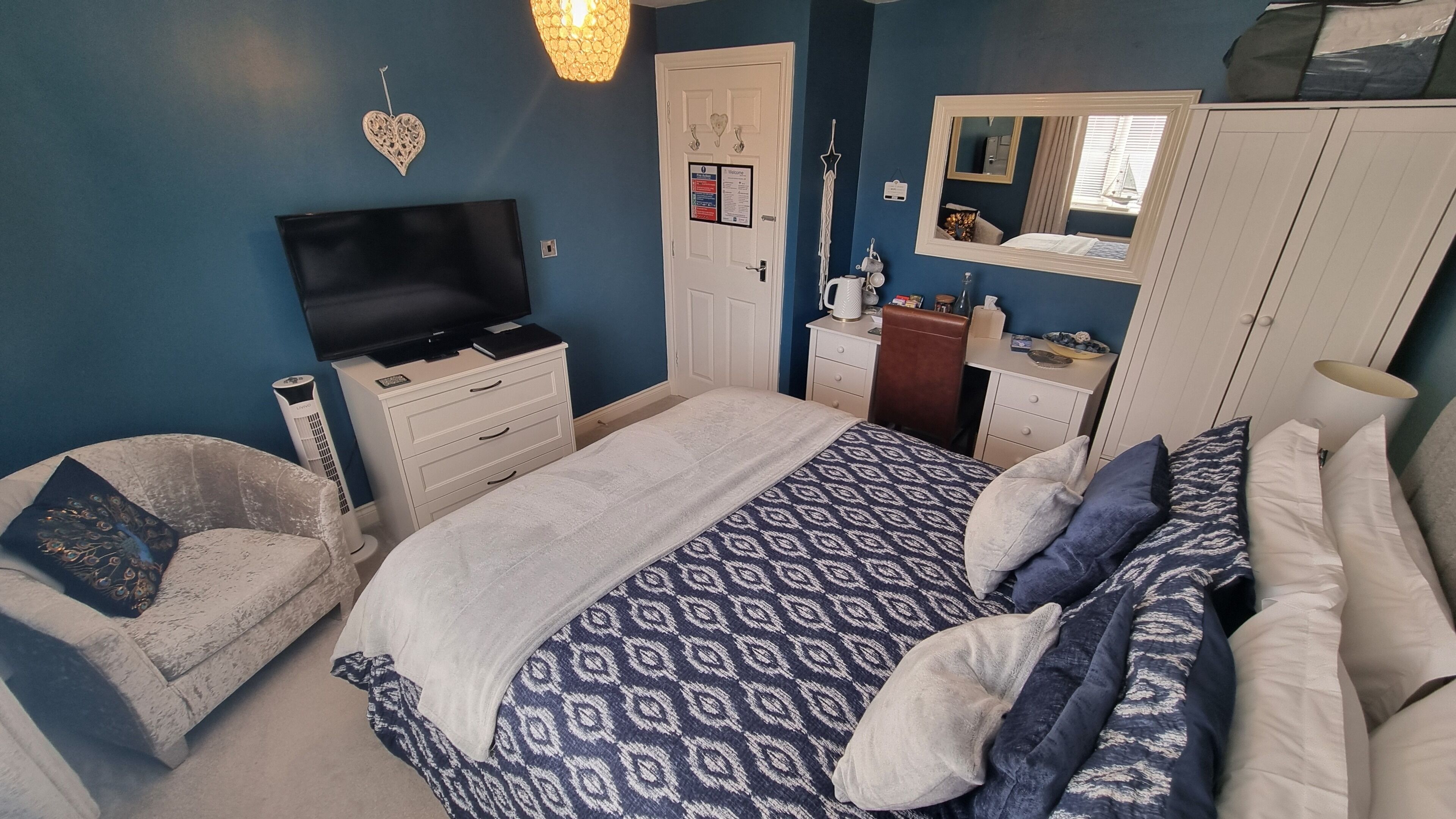 3 bedrooms, iron/ironing board, WiFi, bed sheets