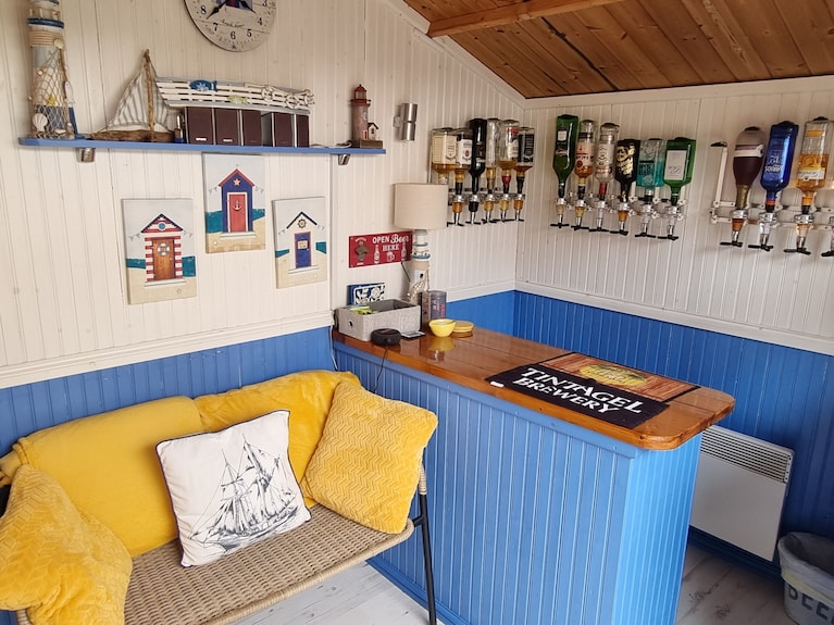 Dungarvon House Bed & Breakfast: Garden Hot Tub - Weston-super-Mare